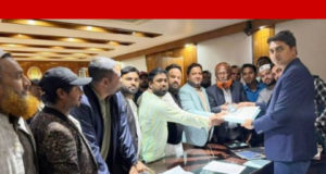 আড়াইহাজারে বিএনপির প্রার্থী আজাদের পক্ষে মনোনয়ন ফরম ক্রয়