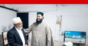 মান্নানের কাধে হাত রাখলেন জৌনপুরী পীর সাহেব এনায়েতুল্লাহ আব্বাসী