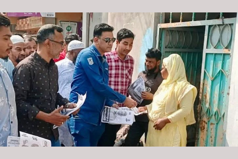 সিদ্ধিরগঞ্জের ৮নং ওয়ার্ডে মান্নানের ধানের শীষের পক্ষে রাজীবের ঘরে ঘরে ভোট প্রার্থনা