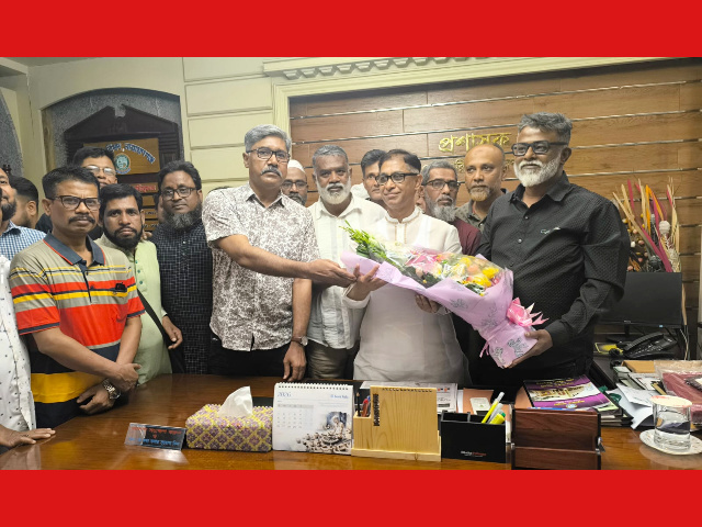 যুবদলের সাবেক নেতাদের নিয়ে মামুন মাহামুদের সঙ্গে খোরশেদের শুভেচ্ছা বিনিময়