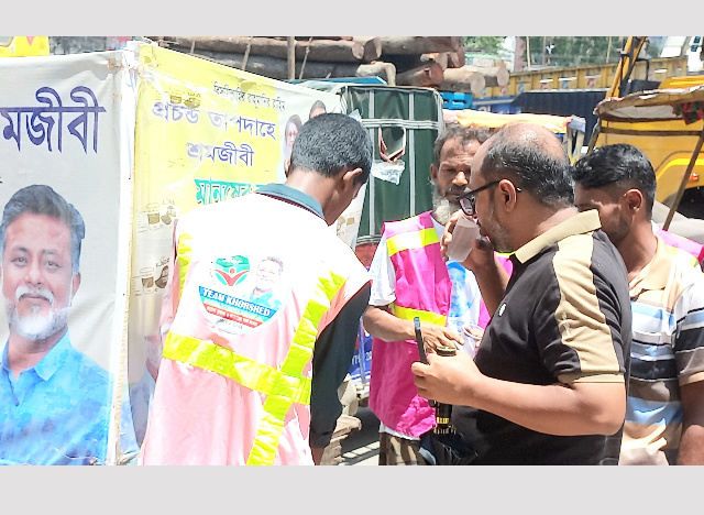 শীতল বিশুদ্ধ পানি নিয়ে নগরবাসীর পাশে খোরশেদ ও সাবেক যুবদল নেতাকর্মীরা